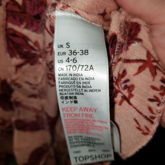 TOPSHOP Floral Cold Shoulder Romper - Picture 6 of 10